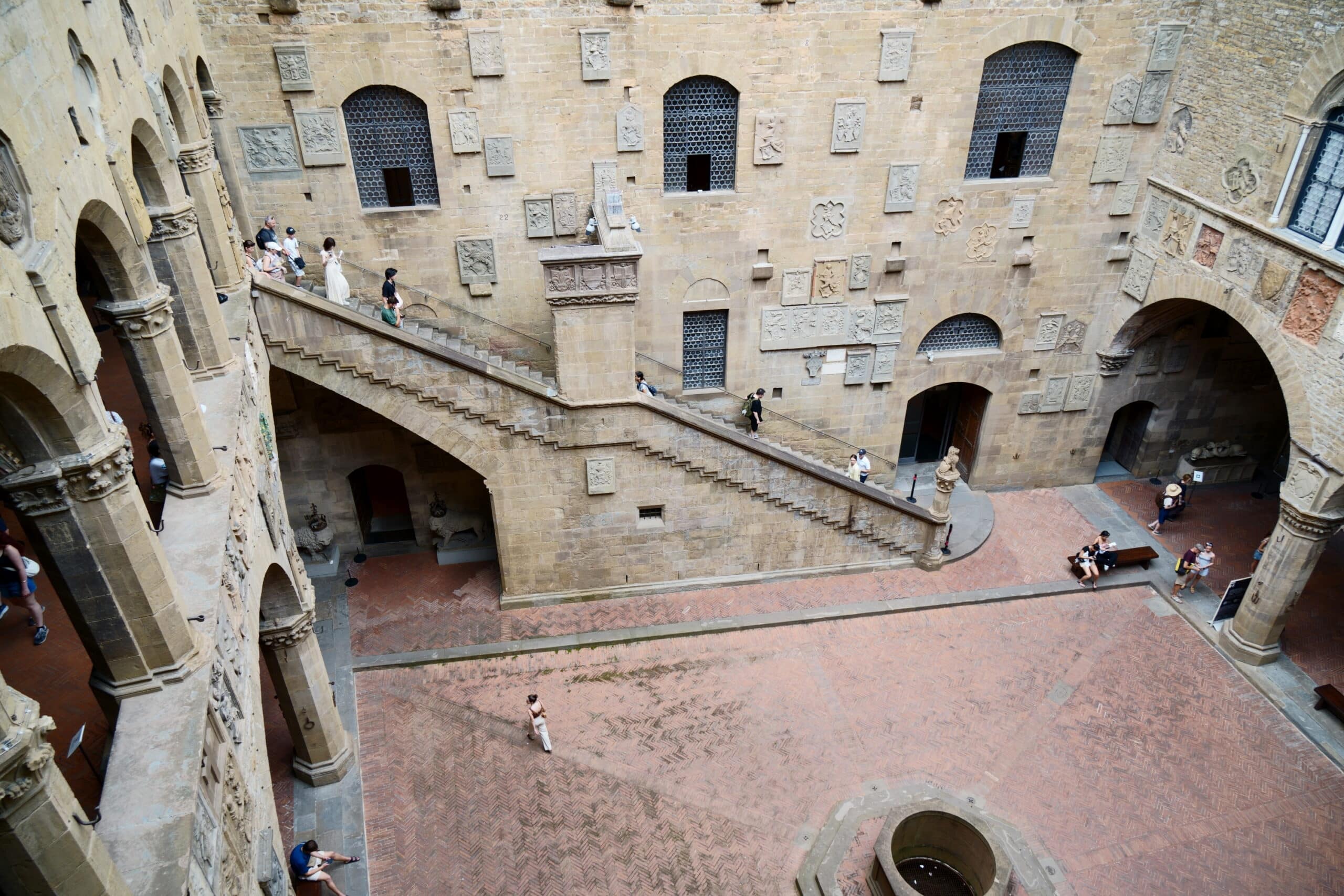 florence-bargello-cour-médiéval-médicis